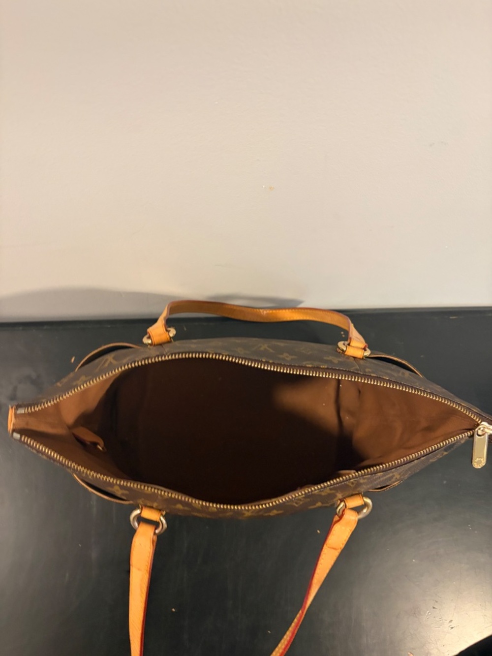 Louis Vuitton Totally MM Tote in Monogram Canvas - Picture 5 of 5
